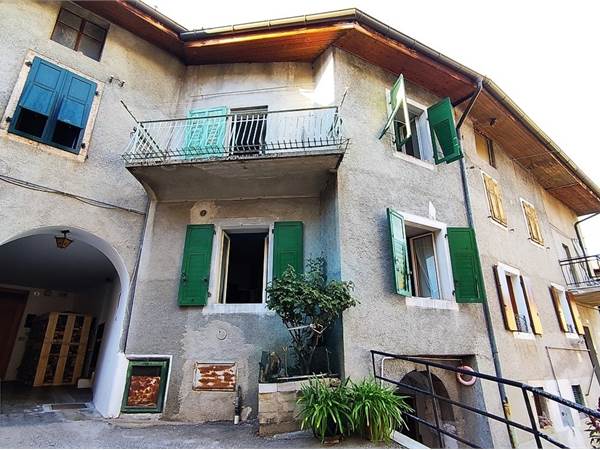 Vigolo Baselga - Casa Indipendente e Abitabile