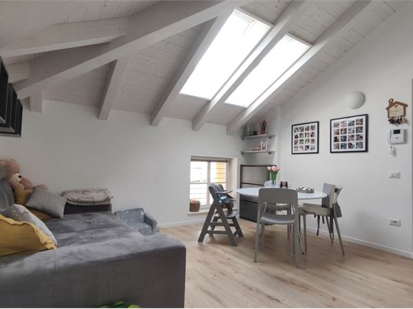 Padergnone - Moderna Mansarda Quadrilocale