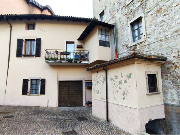 Padergnone - Casa Indipendente con Garage, Tetto da Rifare